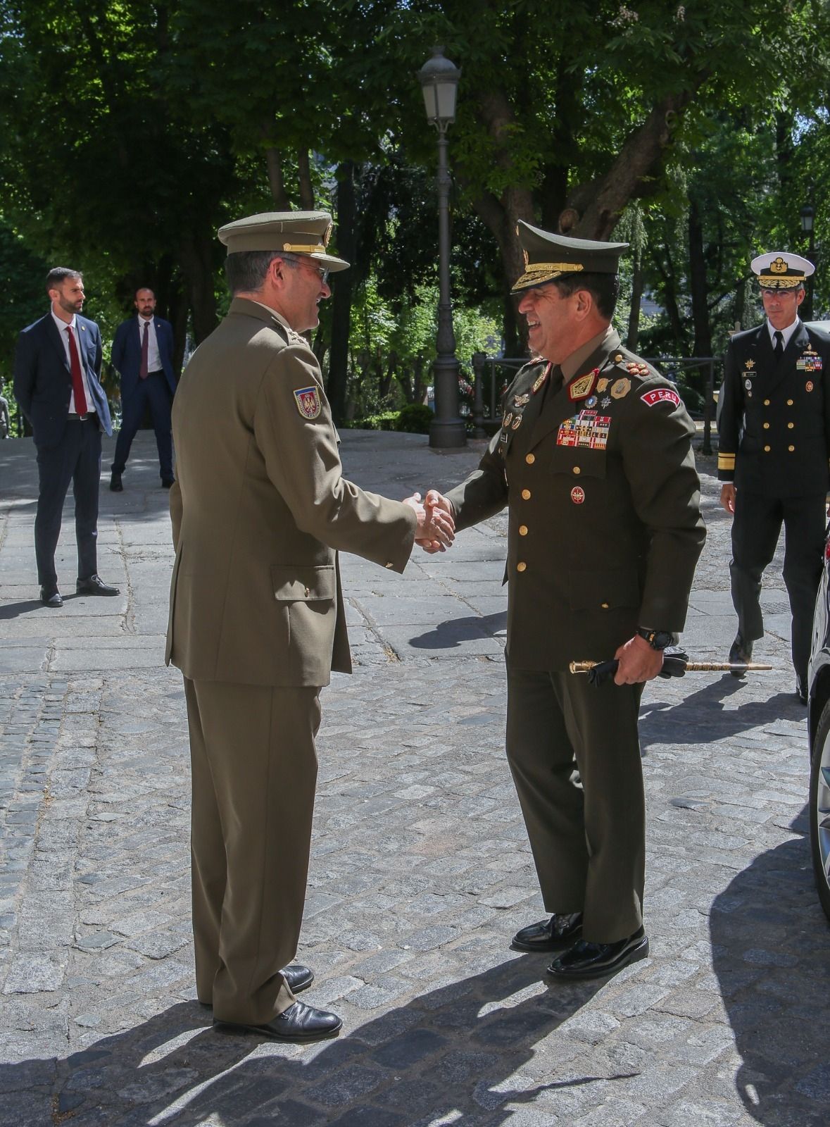 El JEME recibe al jefe del Comando Conjunto de las FAS del Perú, G.E. Manuel Jesús Martín Gómez De La Torre Araníbar