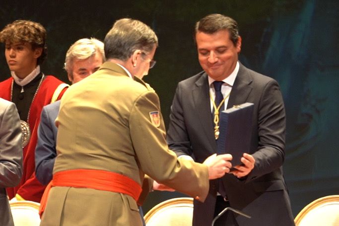 El Ayuntamiento de Córdoba concede la "Medalla al Mérito" al JEME