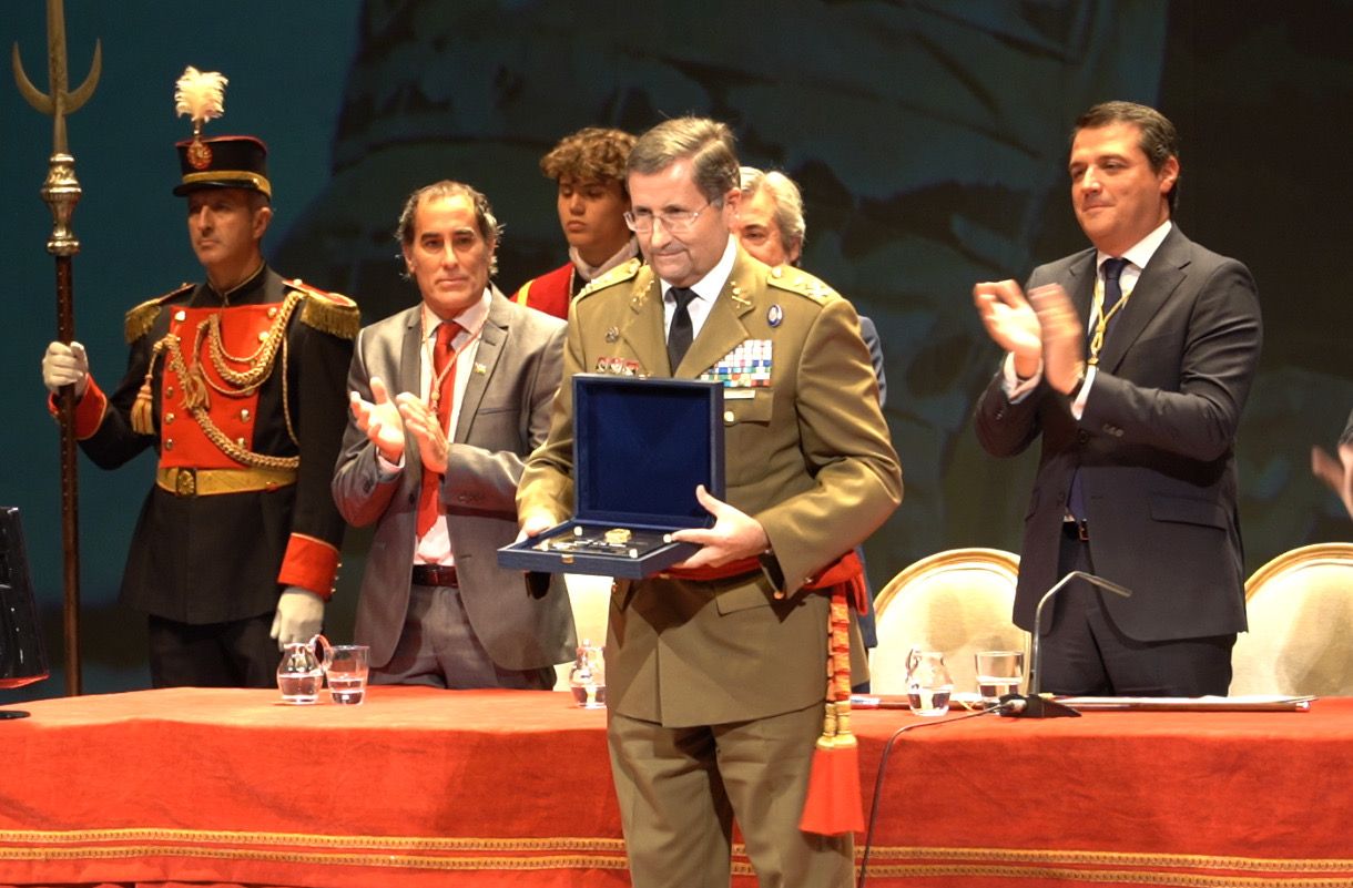 El Ayuntamiento de Córdoba concede la "Medalla al Mérito" al JEME