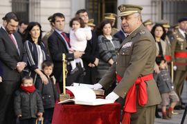 El JEME, General de Ejército Varela Salas, toma posesión de su cargo.