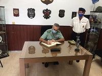 El general Llago, visita con motivo del Centenario de La Legión la renovada sede de la Real Hermandad de Veteranos de las Fuerzas Armadas y Guardia Civil.