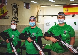 Equipo femenino de arma larga (carabina).