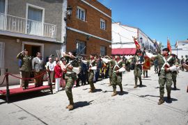 Desfile por las calles de La Albuera
