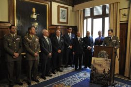 El Teniente Coronel Adan describe el trabajo premiado, en la Real Maestranza de Caballería de Granada.