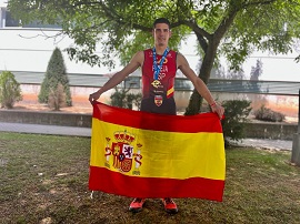Soldado Pareja con bandera de España