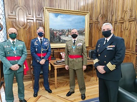Autoridades militares en el despacho de GEDIACU