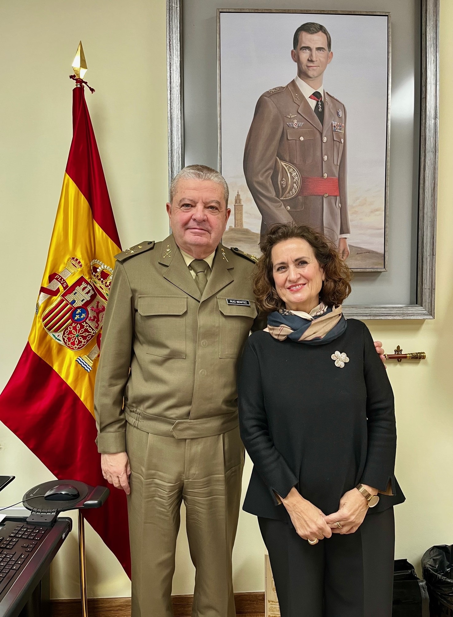 María de los Ángeles con el General Director del IHCM