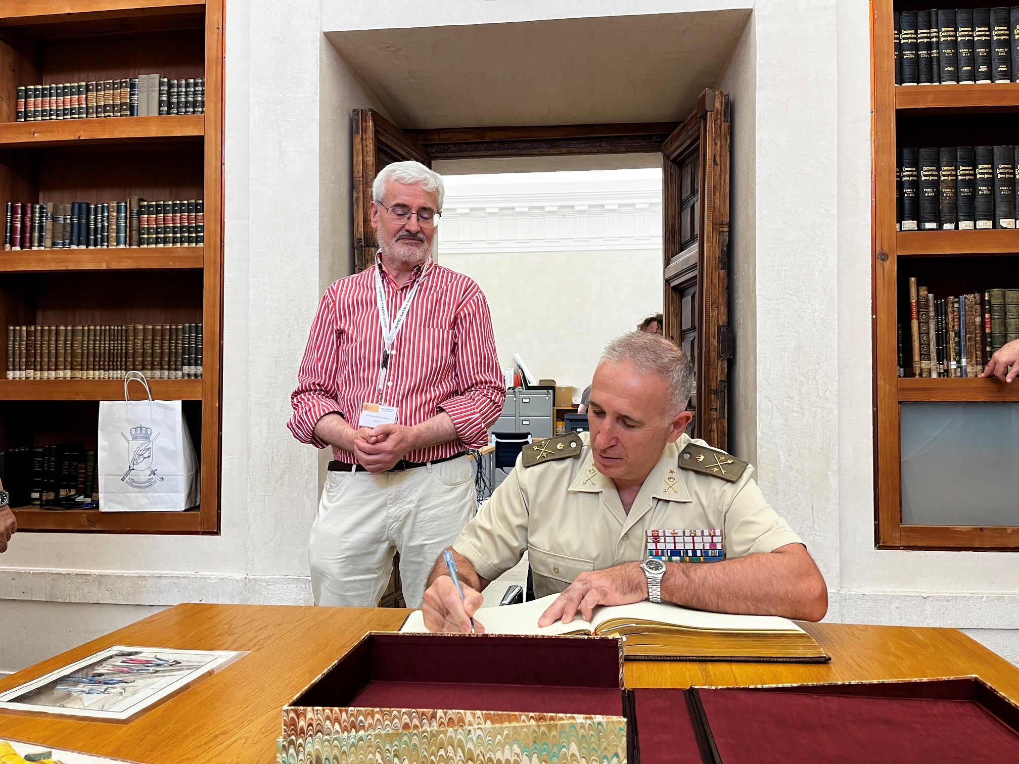 Firma en el Libro de Honor