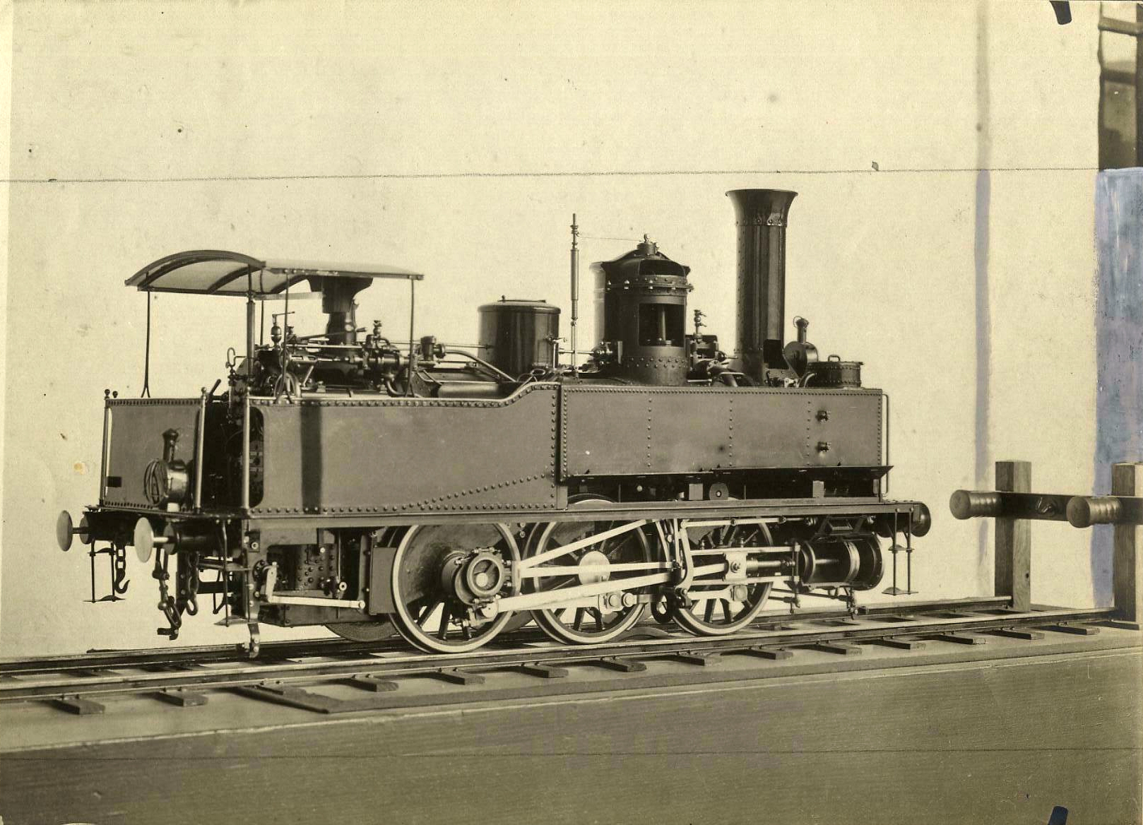 Locomotora. 1900
