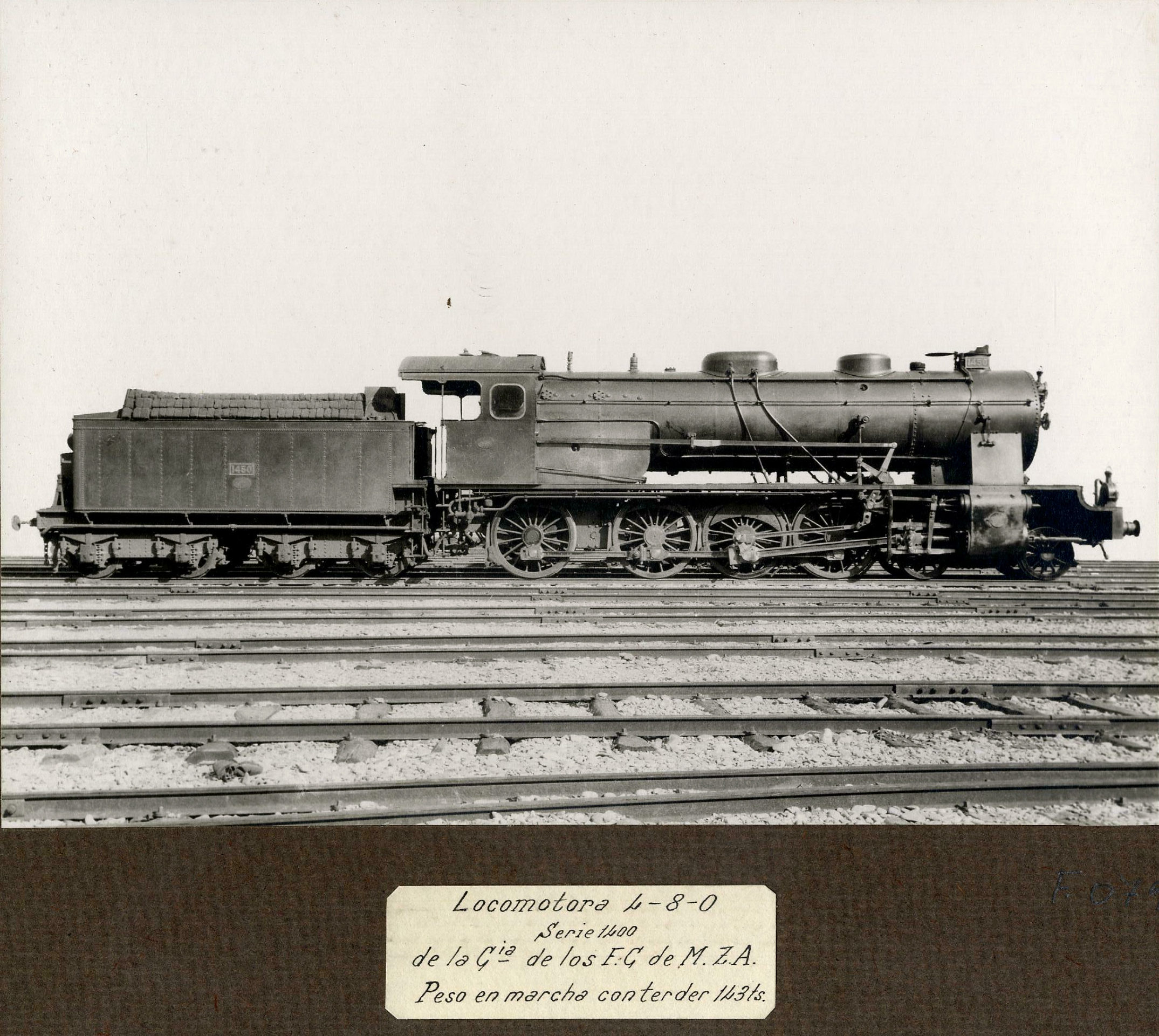 Locomotora 4-8-0, serie 1400, de la Cía de los F.C. de M.Z.A. 1900