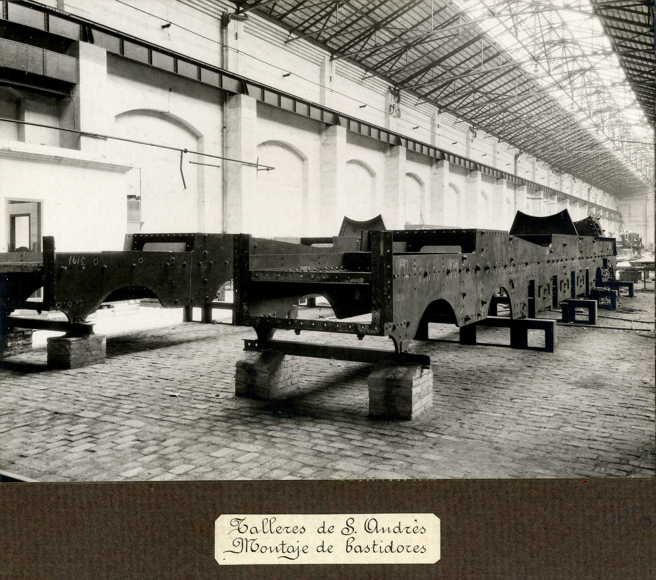 Talleres de San Andrés. Montaje de bastidores. 1900
