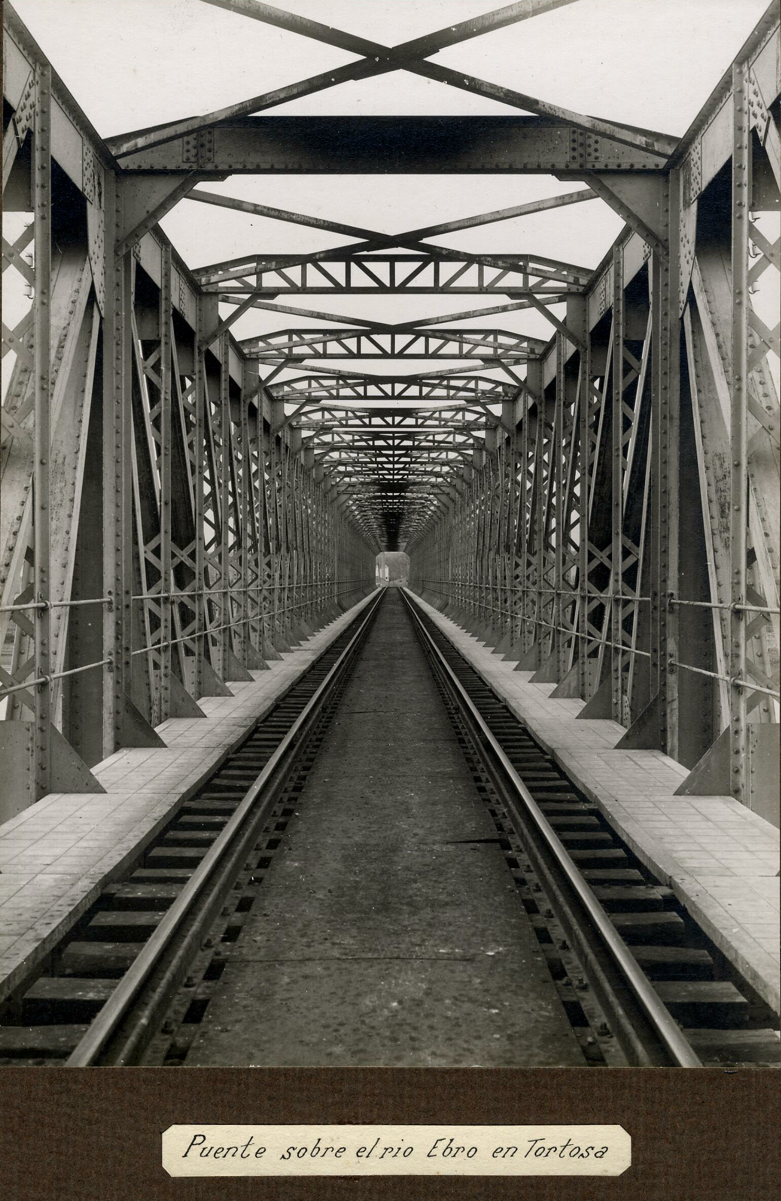 Puente sobre el río Ebro en Tortosa. 1900