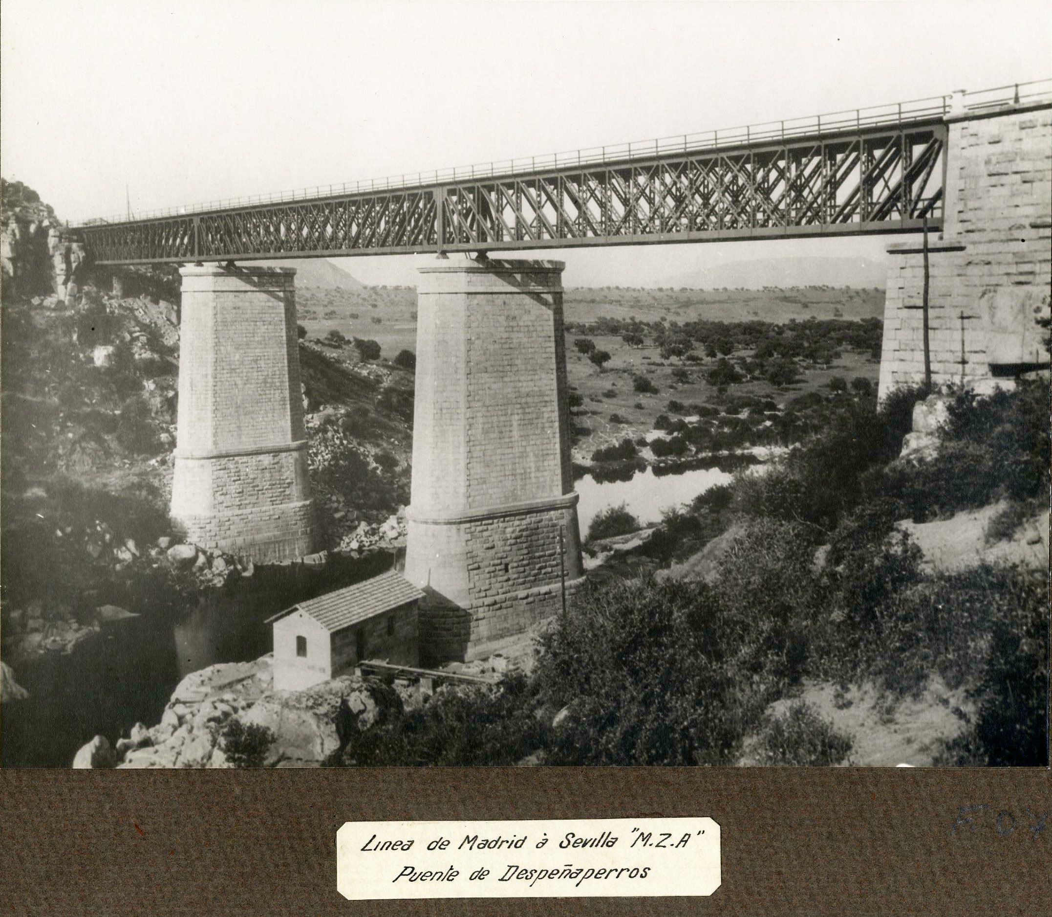 Línea de Madrid a Sevilla M.Z.A.. puente de Despeñaperros. 1900
