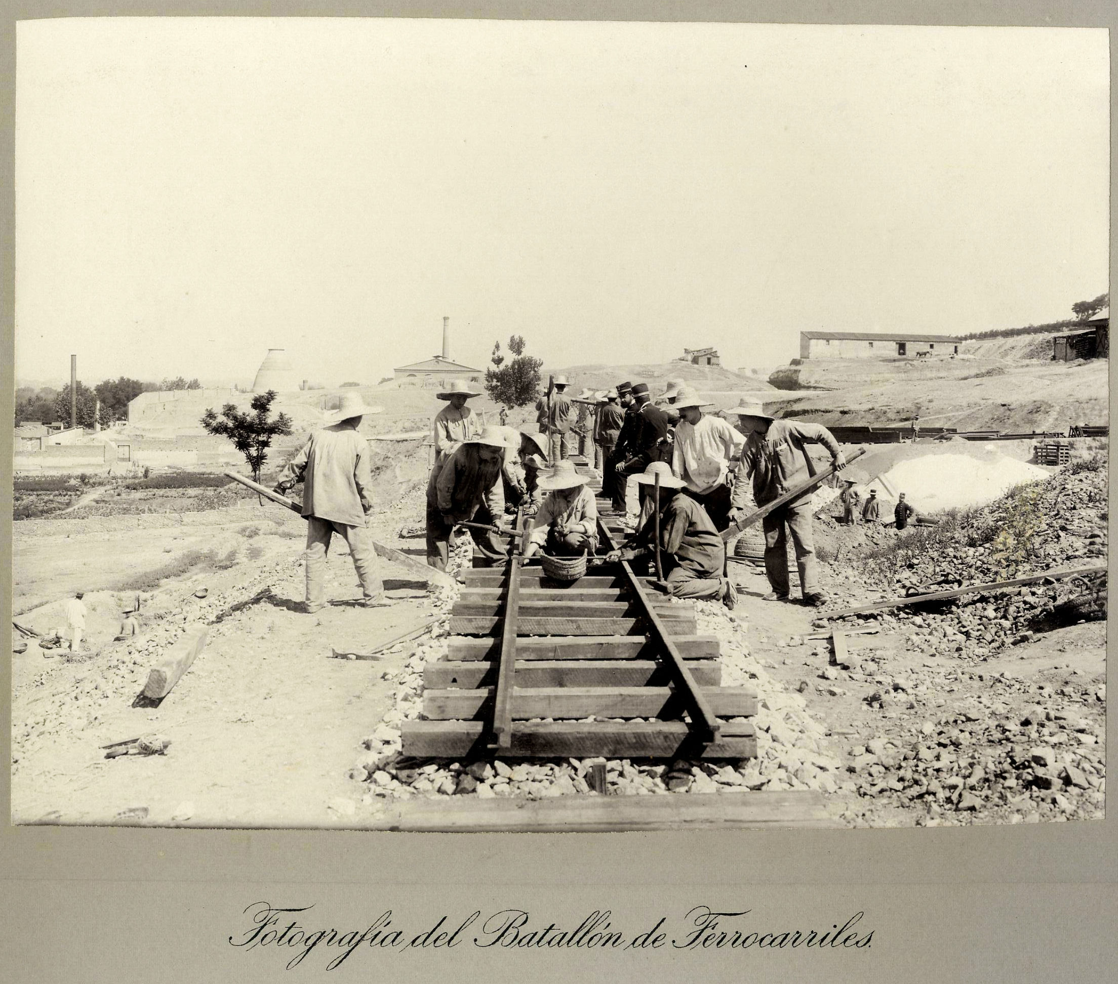 Construcción de vías. Escuela práctica del batallón de ferrocarriles. 1902