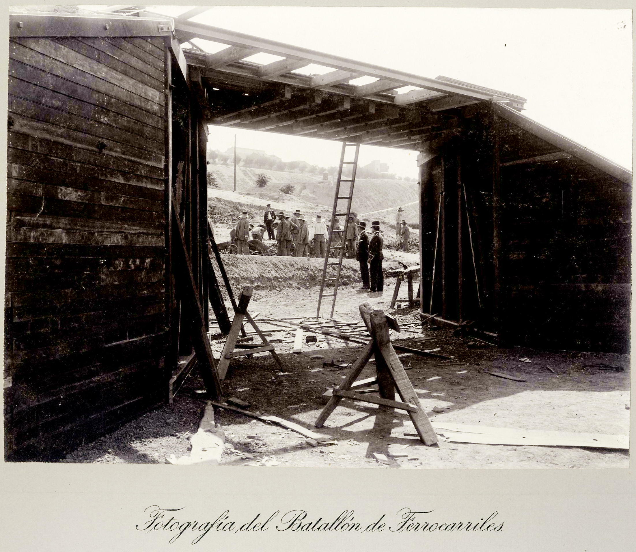 Construyendo puentes. Escuela práctica del batallón de ferrocarriles. 1902