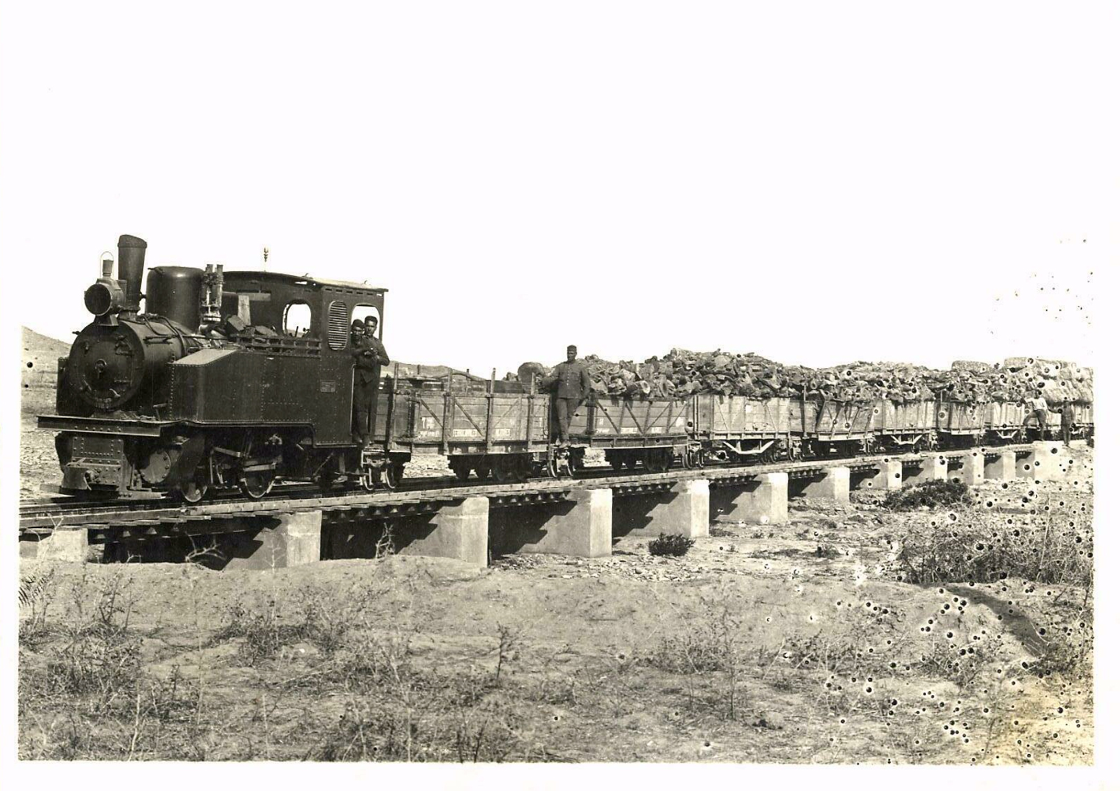 Tren con vagones cargados de escombros. 1910
