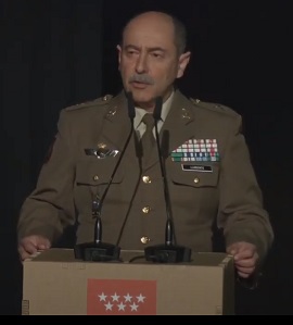 El General D. Jesús Llorente Vicente en su discurso de agradecimiento