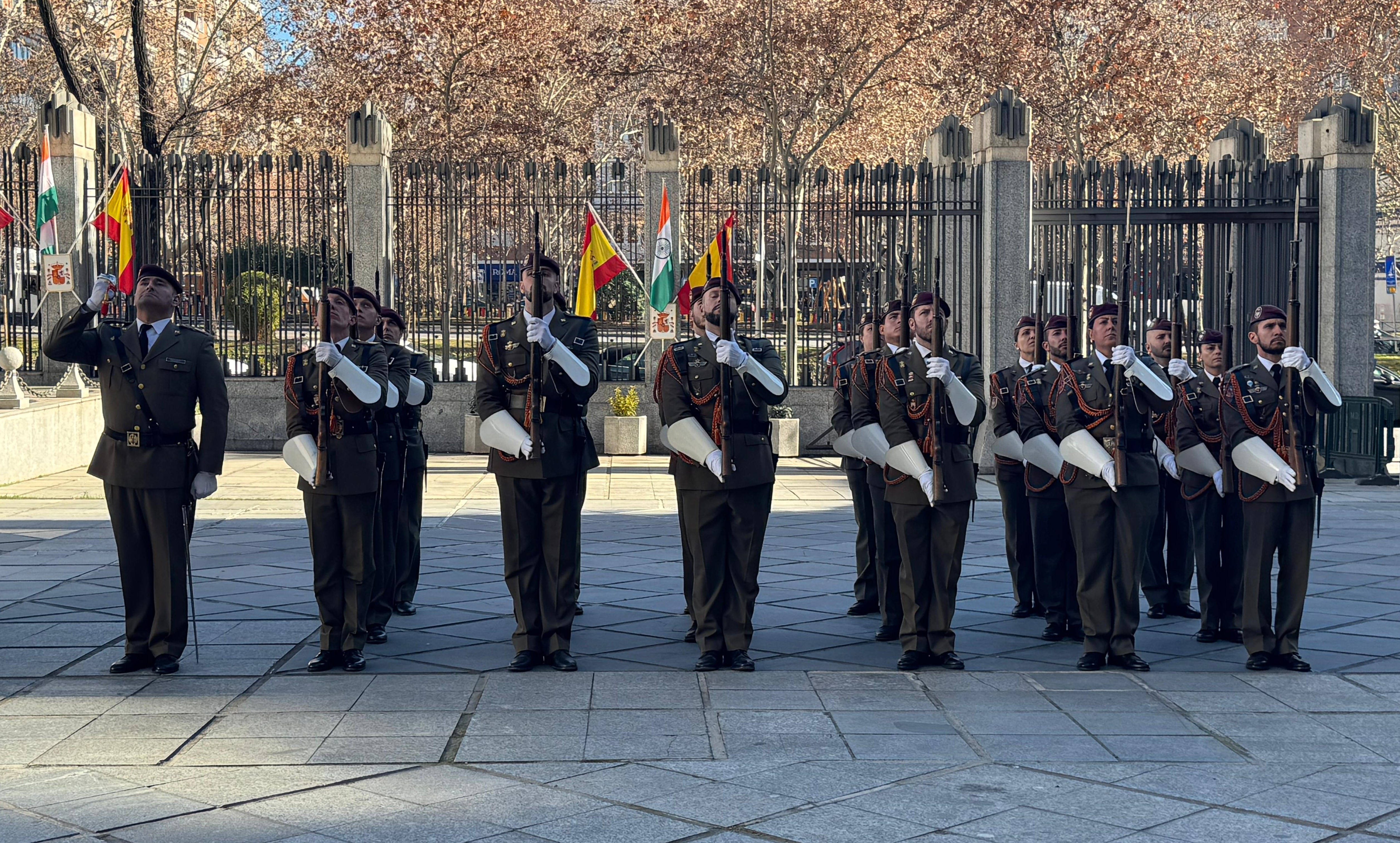 Honores Militares al ministro de Asuntos Exteriores de la República de India.