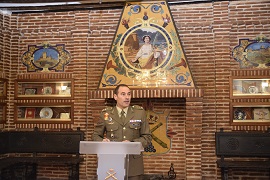 El Sr. Coronel Director dirigiendo unas palabras (Foto:Nieves Martín)