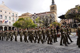 Desfile en la plaza Mayor de Segovia