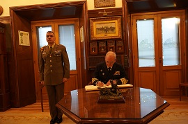 Firma en el libro de Honor