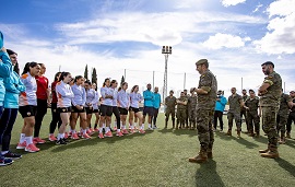 La Academia  del Valencia Club de Fútbol y el Regimiento de Transmisiones 21​ comparten sus 