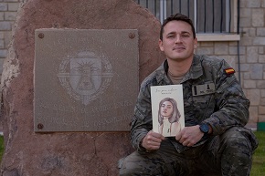 El soldado Del Teso del Regimiento de Transmisiones 21 publica su libro 