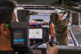 Movistar Plus+ visita el Regimiento de Transmisiones n.º 21 para dar a conocer la misión del Ejército de Tierra en la Antártida