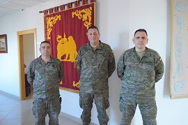 El Cbo. 1.º Capellán, el Cbo. 1.º Núñez y el Cbo. Barrios