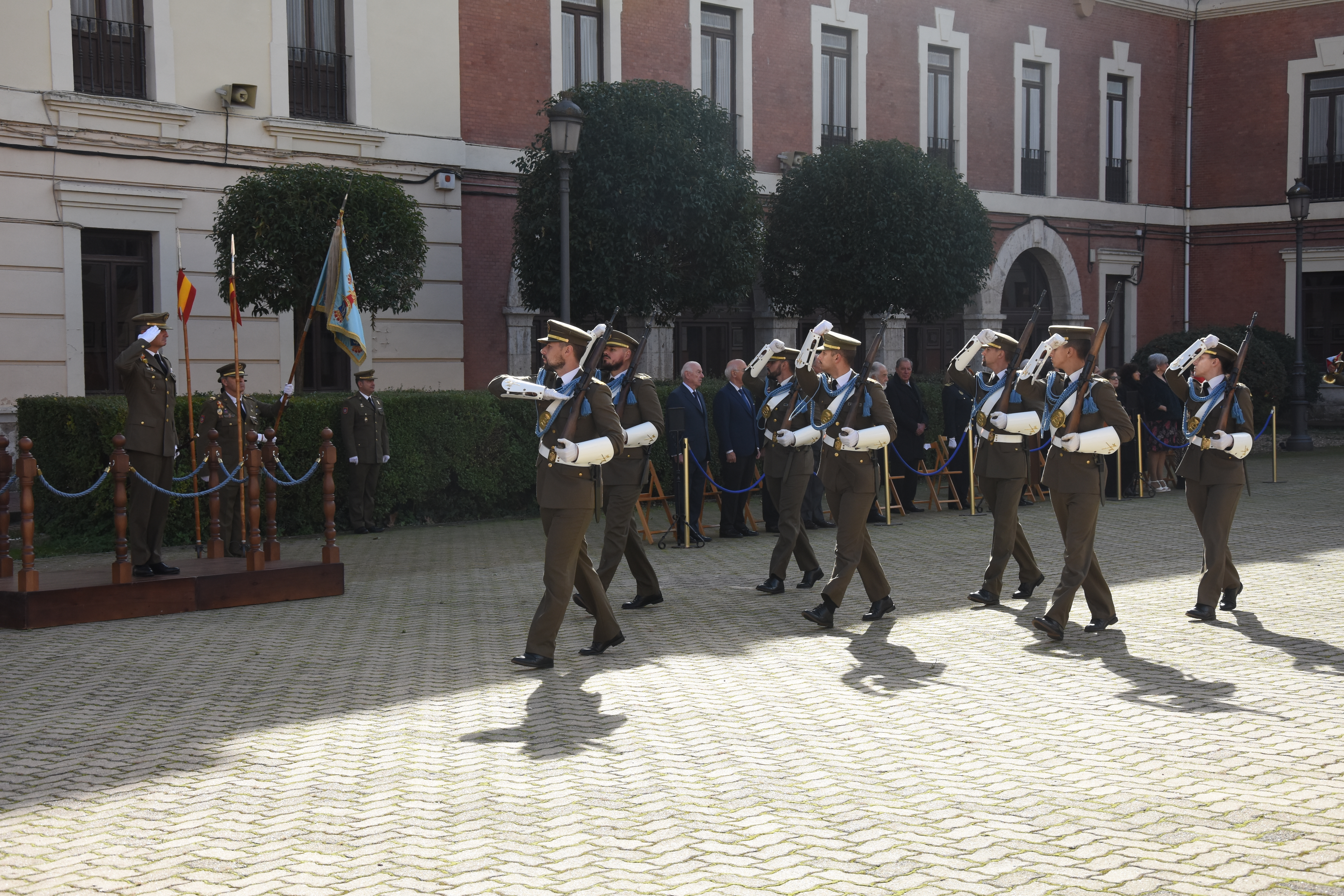 Desfile del Grupo de Alumnos Lanceros de la Reina