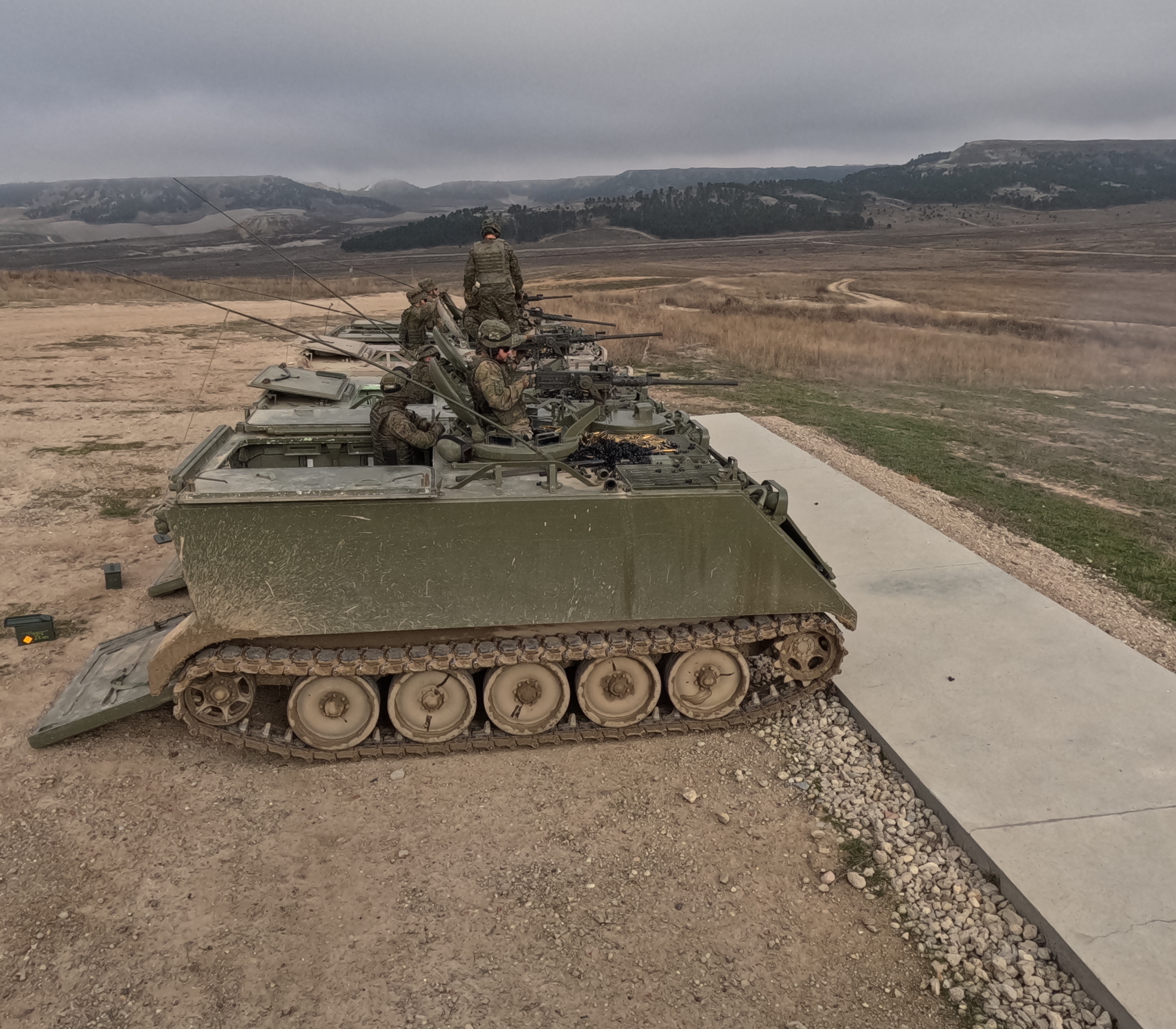 Tiro con ametralladora pesada desde TOA M-113