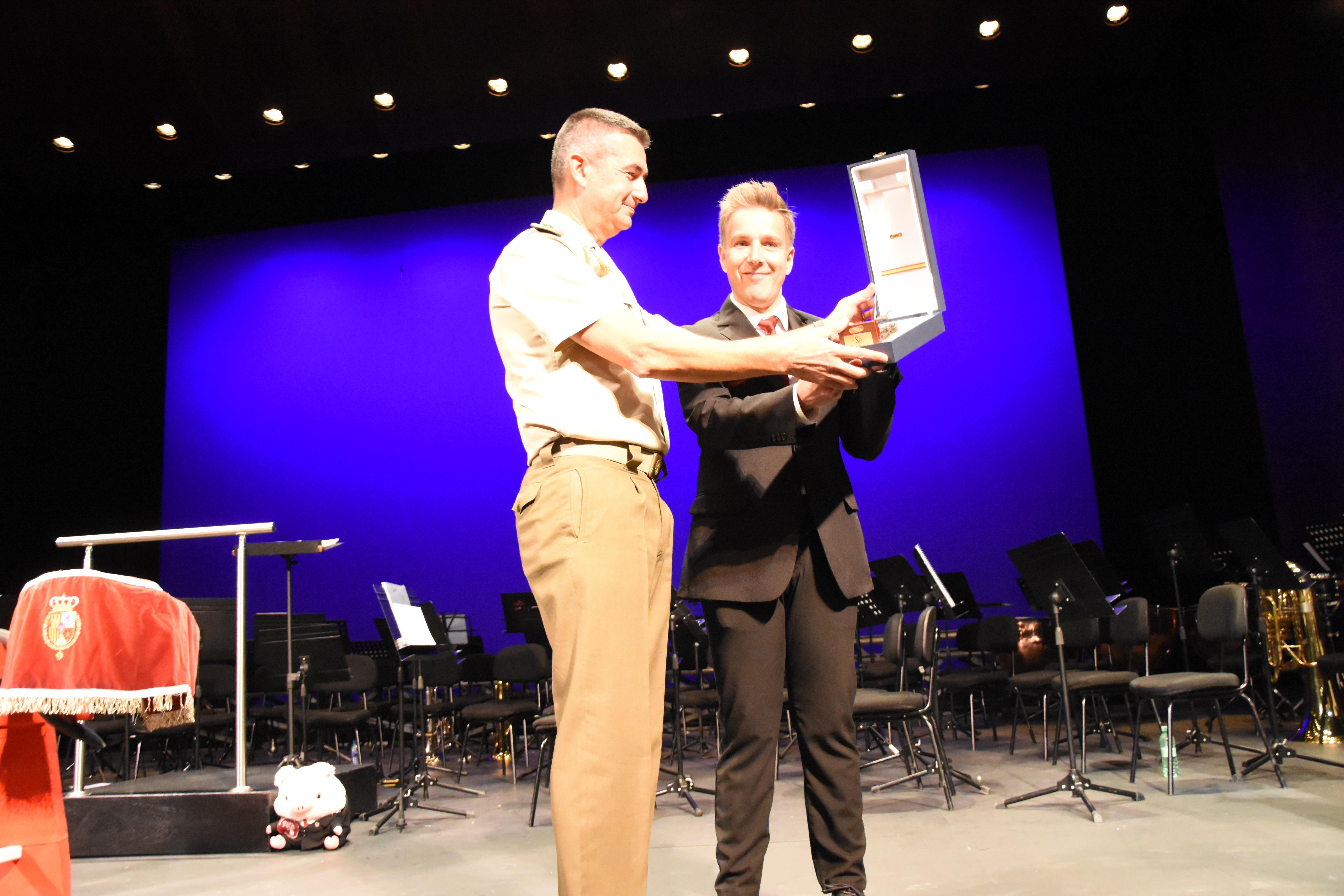 Distinción como Jinete de Honor al Javier Alonso, director de la EMMVA