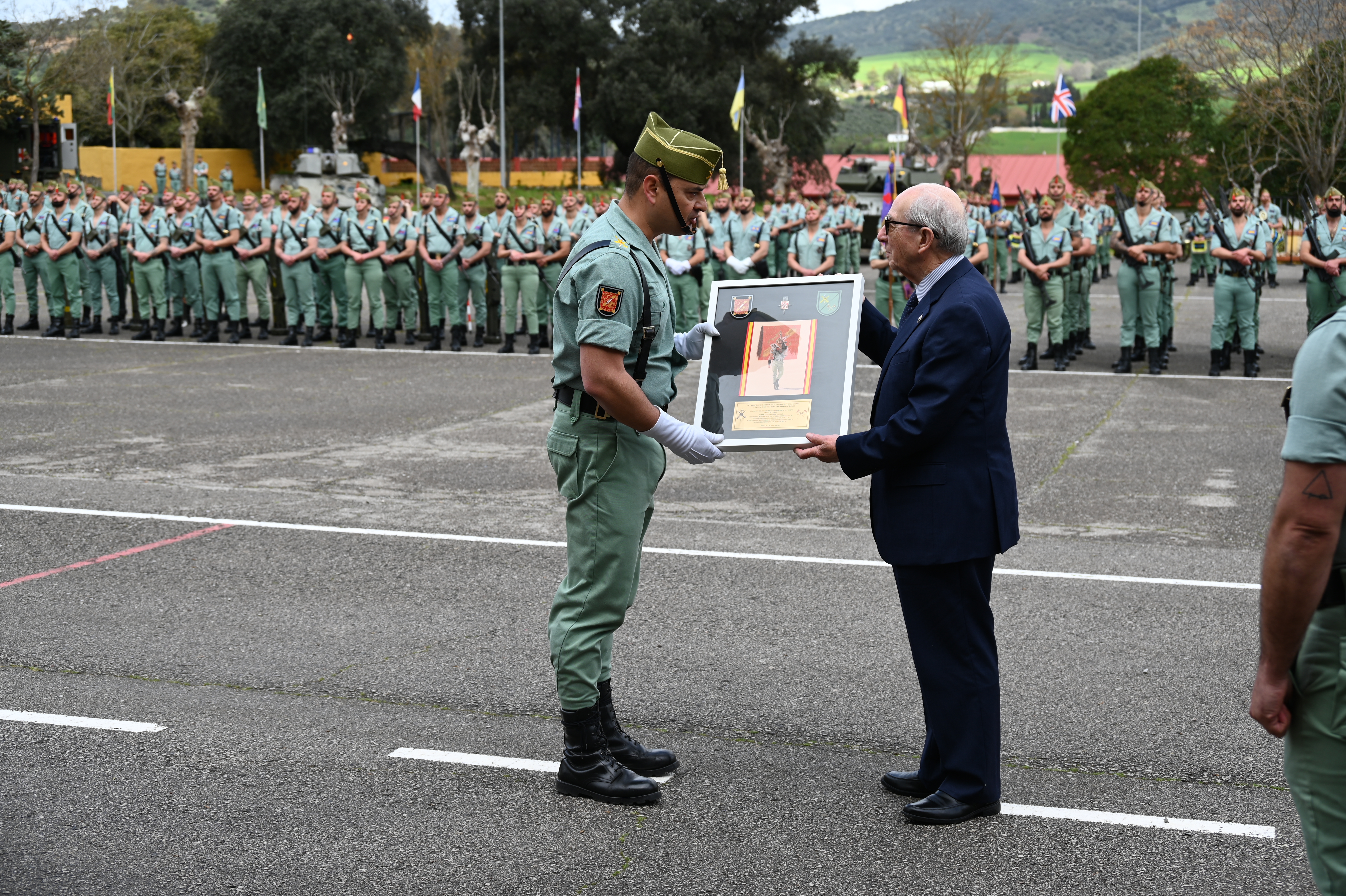 5. Entrega de un cuadro conmemorativo a la Real Maestranza de Caballería de Ronda