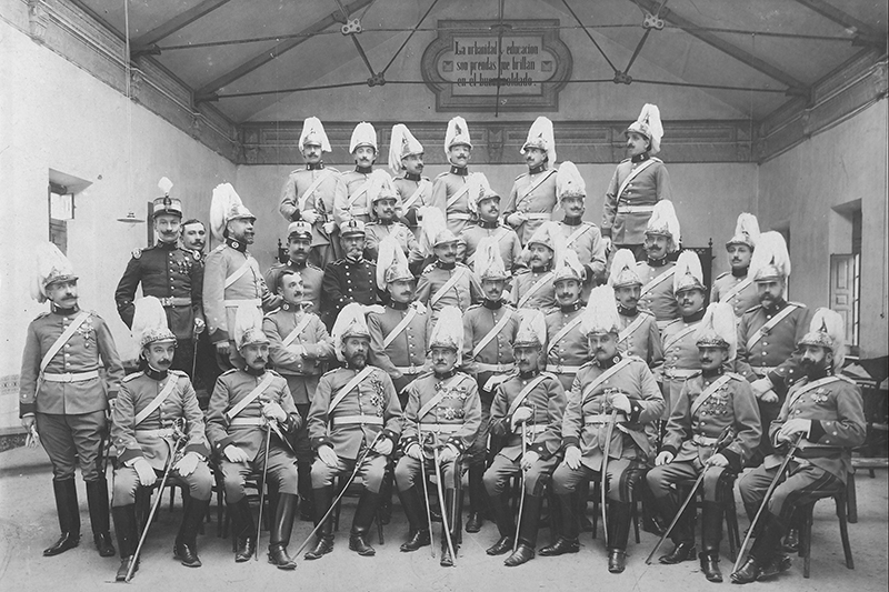 Oficialidad del Regimiento 1910 Foto entregada al zar
