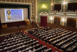 Vista general del Salón de Actos durante la conferencia