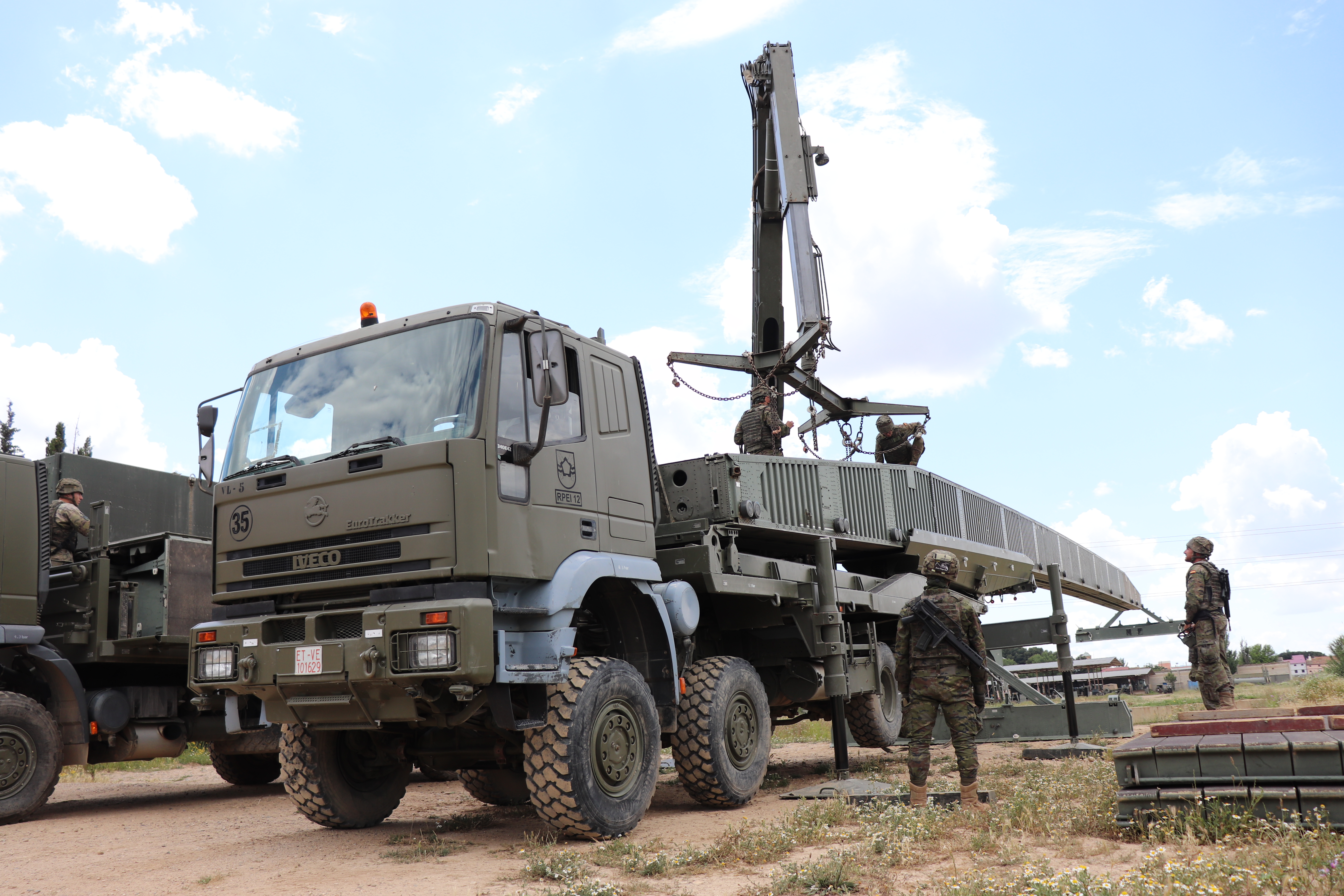 Compañía de Puentes Sobre Apoyos Fijos