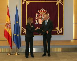 Relevo entre Carme Chacón y Pedro Morenés (Foto:Ángel Manrique/DECET)
