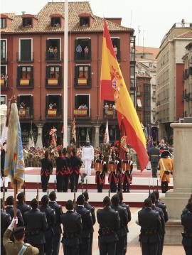 Izado de la Bandera Nacional en Valladolid 