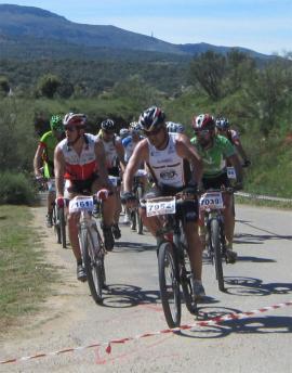 Participantes en bicicleta de montaña