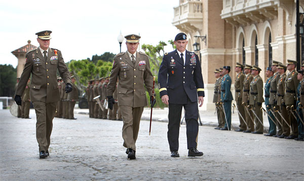 El teniente general Caslen en la visita al Centro