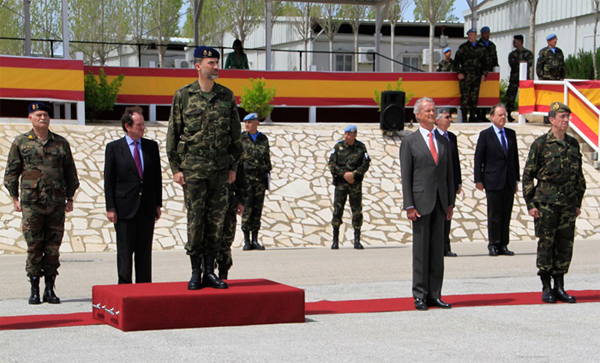 El Rey tras su llegada a la base en el Líbano