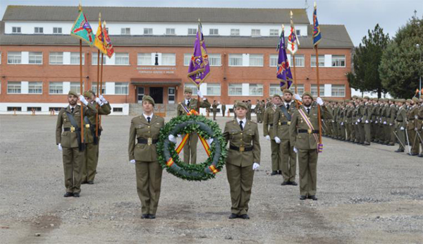 Acto militar en la celebración del L aniversario