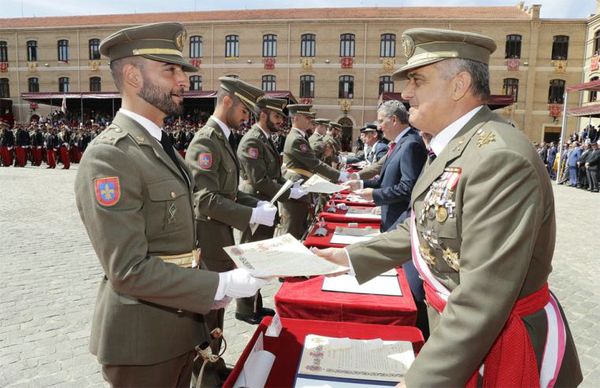 Entrega de los despachos a los tenientes