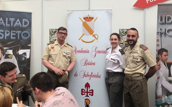 Componentes de la AGBS en la feria de Lleida