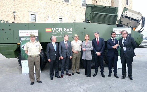 La ministra y el JEME participaron en el foro