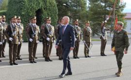 El subsecretario tras su llegada al centro El subsecretario tras su llegada al centro