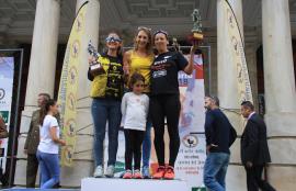 Podio femenino de la carrera del Faro