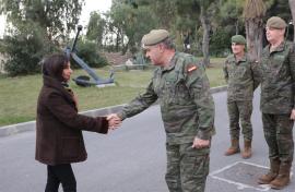 Visita de la ministra de Defensa en funciones acompañada por el JEME al Mando de Operaciones Especiales