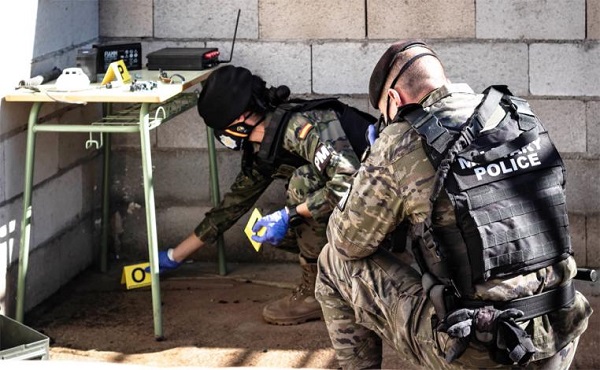 Instrucción en búsqueda de evidencias