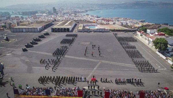 Panorámica de la formación durante el acto